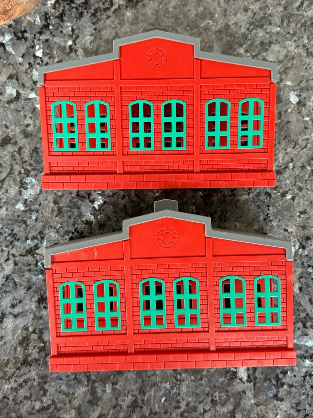 Vintage Thomas & Friends 2004 TOMY Engine Shed Accessories, Lot of 2 Buildings